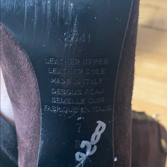 Suede exterior and leather interior heels - Picture 2 of 3